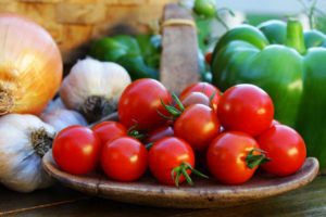 5 healthy cannabis-infused salads can easily be made from tomatoes, garlic, onion, and green peppers as the base ingredients. 