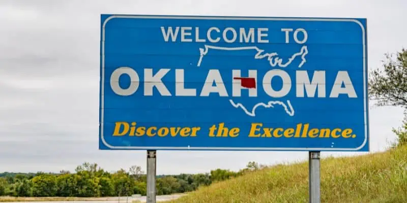 This photo shows the welcome sign for Oklahoma, which reads "Welcome to Oklahoma - Discover the Excellence"